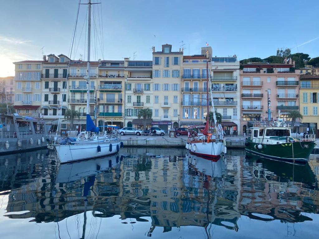 Cannes Old Port, Seafront & Seaview, Yacht Show Port Exterior photo