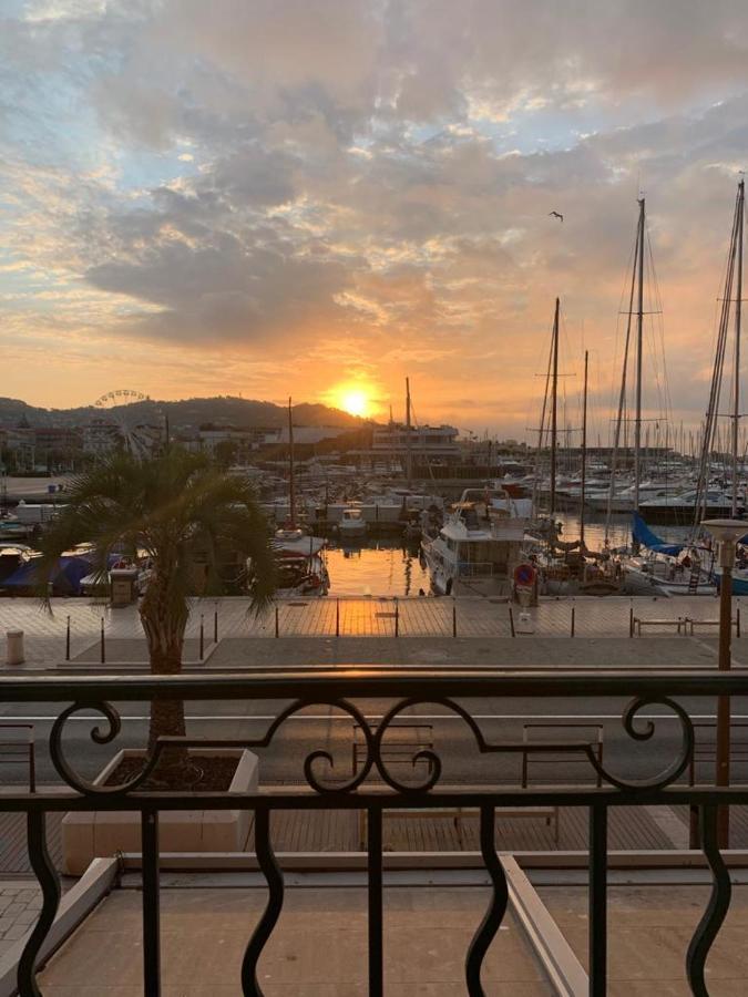 Cannes Old Port, Seafront & Seaview, Yacht Show Port Exterior photo