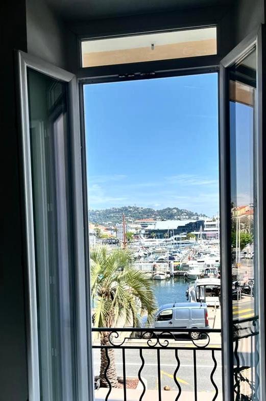 Cannes Old Port, Seafront & Seaview, Yacht Show Port Exterior photo